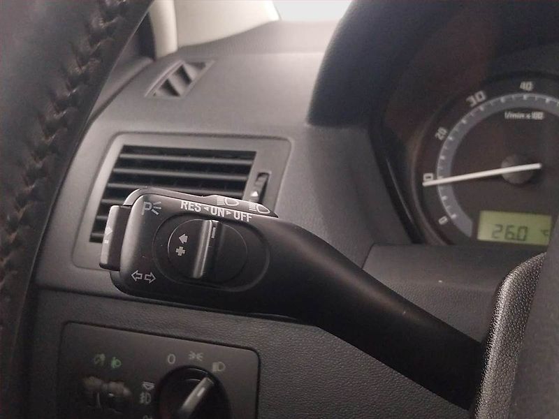Škoda Fabia (2004) Elegance 1.4 16V, Serv.kniha - fotka 16 z 18