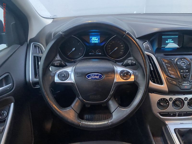 Ford Focus (2014) 1.6 TDCI, AC - fotka 11 z 16