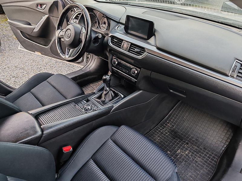 Mazda 6 2.2 kombi - fotka 16 z 20