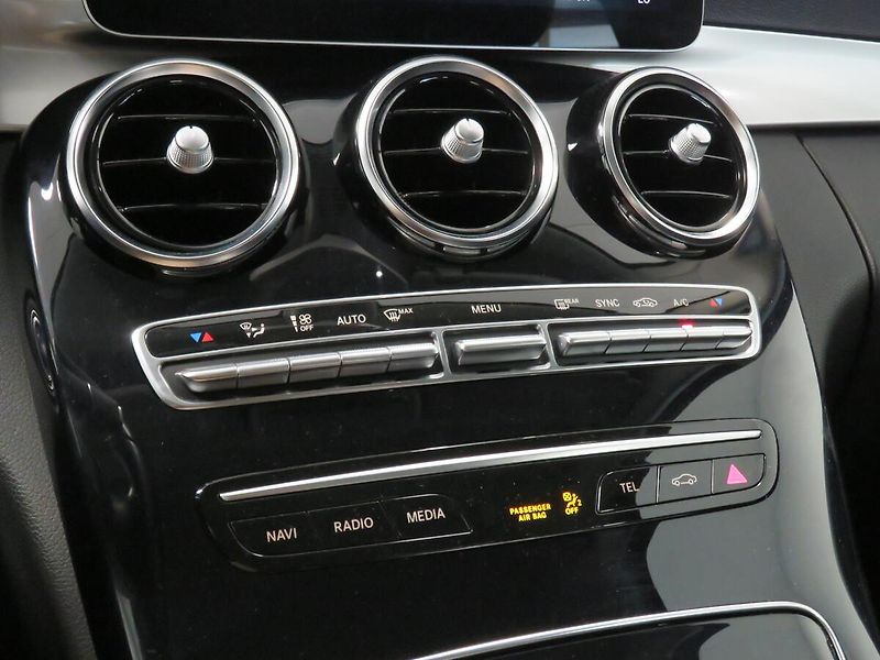 Mercedes-Benz Třídy C - fotka 19 z 25