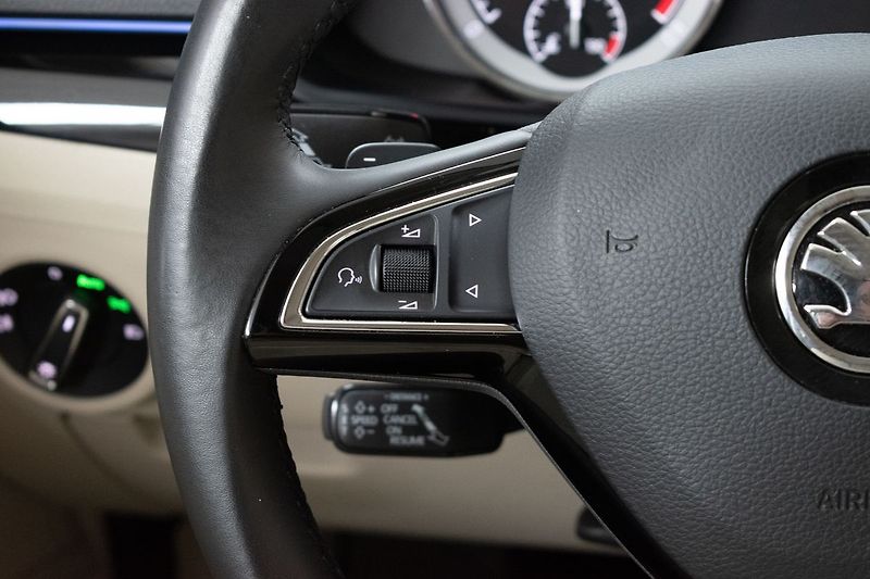 Škoda Superb 2.0 TSI 206kW L&K 4x4*TAŽNÉ*ČR - fotka 24 z 48