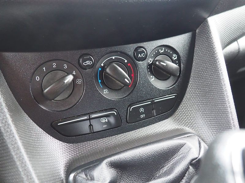 Ford Transit Connect (2018) 1.5TDCi  L2H1 - fotka 23 z 26