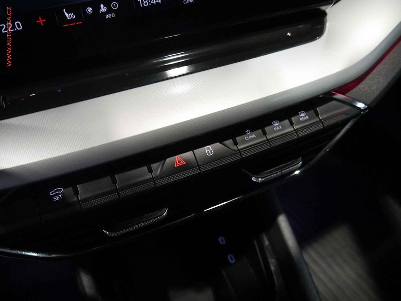 Škoda Octavia (2020) 2.0TDi, ČR, LED, park.čidla - fotka 19 z 27