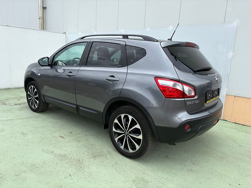 Nissan Qashqai 1.6dCi, 96kW, 4x4, Kamera 1Maj - fotka 4 z 27