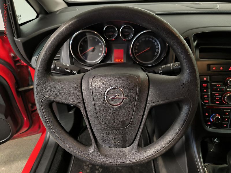 Opel Astra (2011) 1.4i, AC - fotka 13 z 17