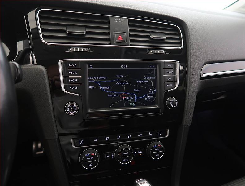 Volkswagen Golf (2016) Highline 2.0 TDI, Automat - fotka 16 z 23