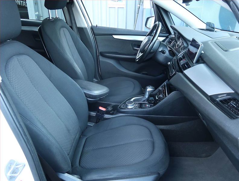 BMW Řada 2 (2017) 225xe Active Tourer, 4X4 - fotka 9 z 27