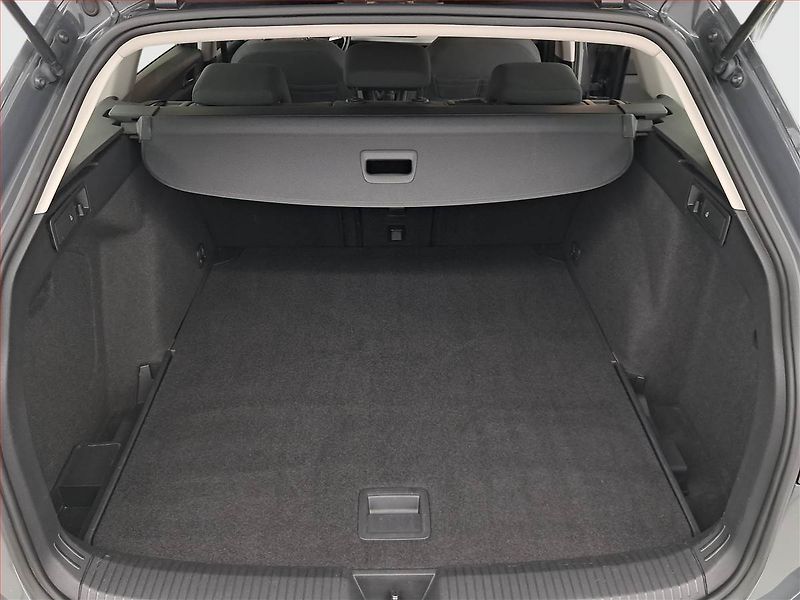 Volkswagen Golf (2021) 2.0 TDI, Navi, Tempomat - fotka 13 z 16