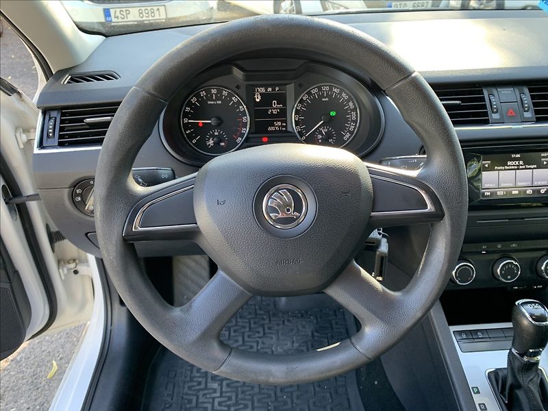 Škoda Octavia 1,6 TDI DSG, ČR - fotka 10 z 17