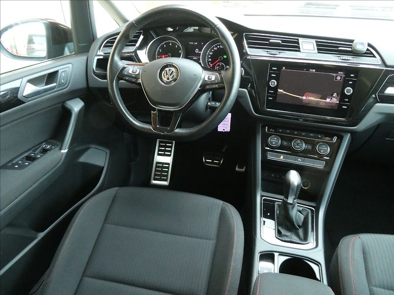 Volkswagen Touran 1,4 TSi 110kW DSG, navi, závěs - fotka 27 z 43