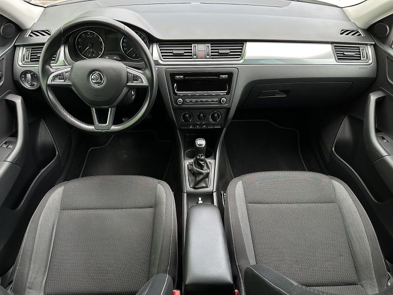 Škoda Rapid 1.2TSi Ambition PLUS 105PS Spa - fotka 25 z 30