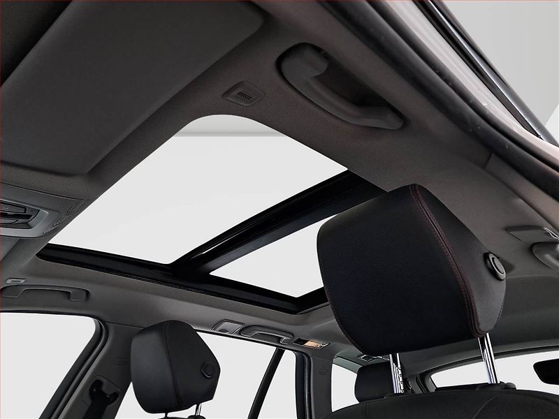 BMW Řada 3 (2015) 320 d, Automat, Navi, Xenony - fotka 15 z 19