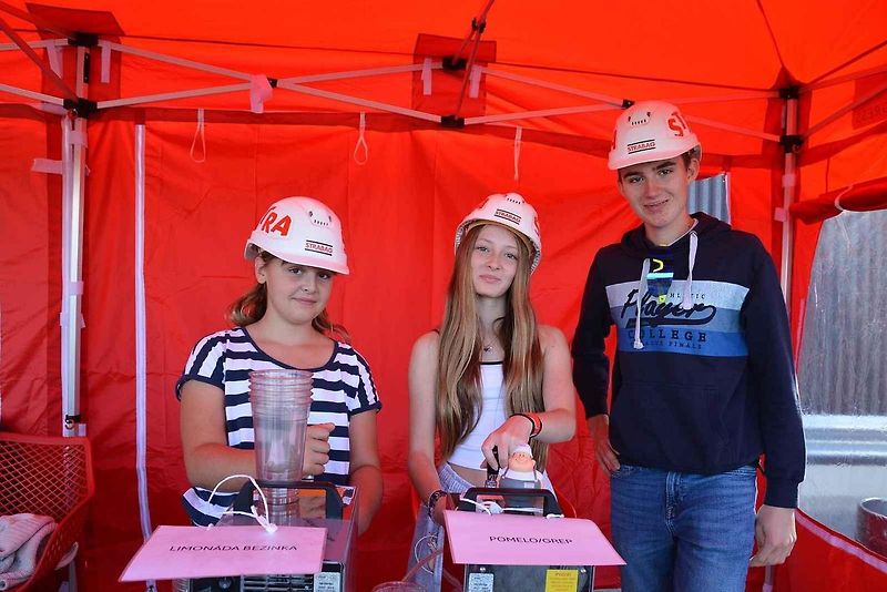 Na Den otevřené dálnice D1 zamířily v neděli do Přerova tisíce lidí.