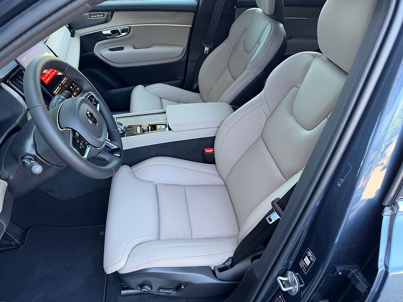 Volvo XC90 (2026) PLUS B5, kamery 360°, ventilac - fotka 10 z 22