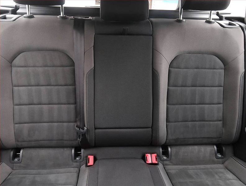 Volkswagen Golf (2019) Highline 2.0 TDI, Automat - fotka 10 z 20