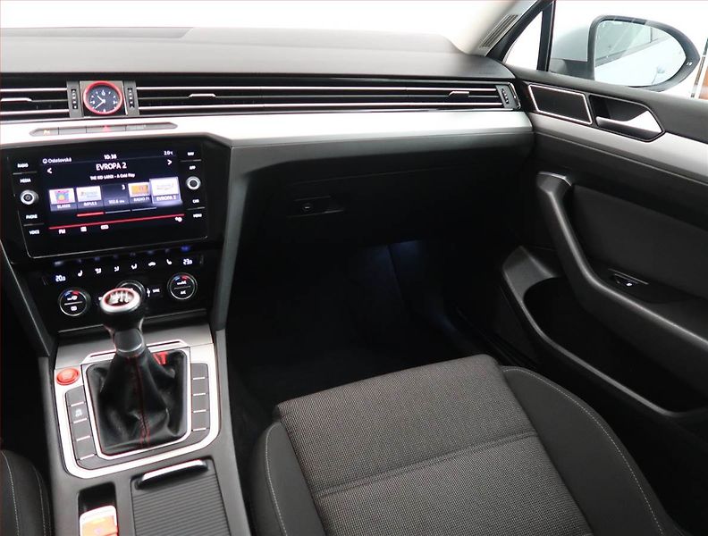 Volkswagen Passat (2015) Comfortline 1.6 TDI, Tempomat - fotka 8 z 17