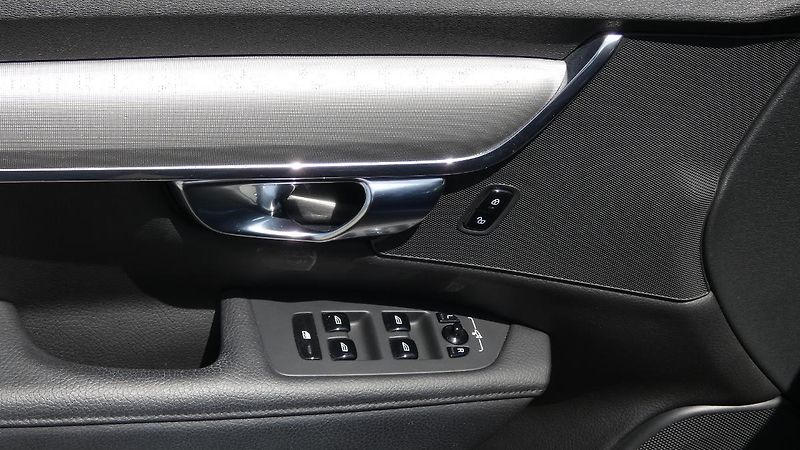 Volvo V90 B4 mHEV AWD aut. Momentum Pro - fotka 9 z 23