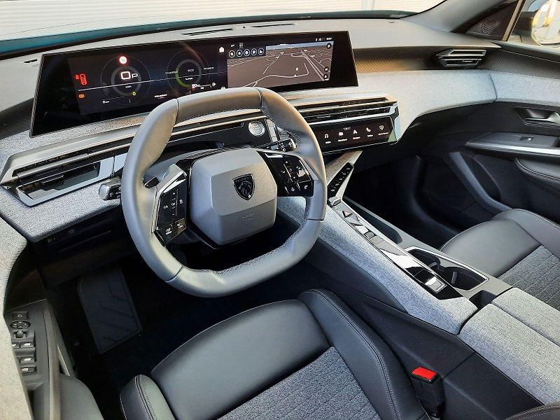 Peugeot 5008 (2025) ALLURE Hybrid 145 e-DCS6 - fotka 10 z 15