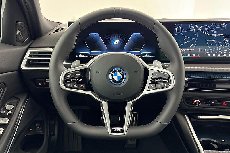 BMW Řada 3 330e xDrive - fotka 19 z 24