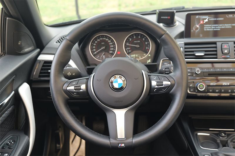 BMW Řada 2 228i Cabrio M-Sport H&K Kamera - fotka 20 z 33