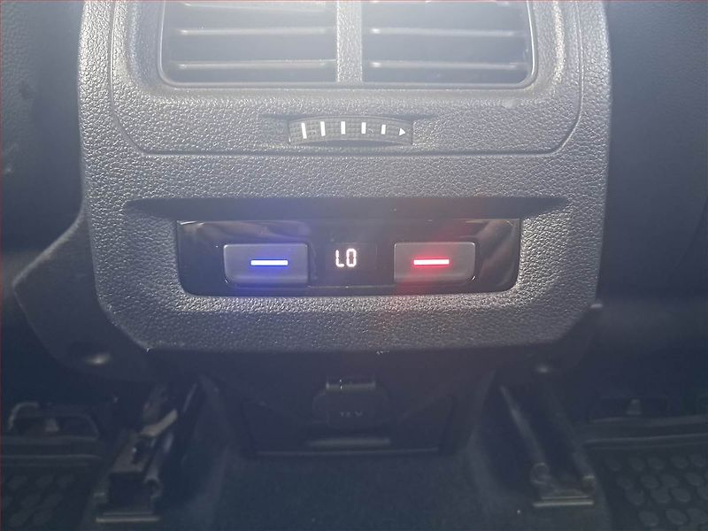 Volkswagen Touran (2020) 1.5 TSI - fotka 16 z 24