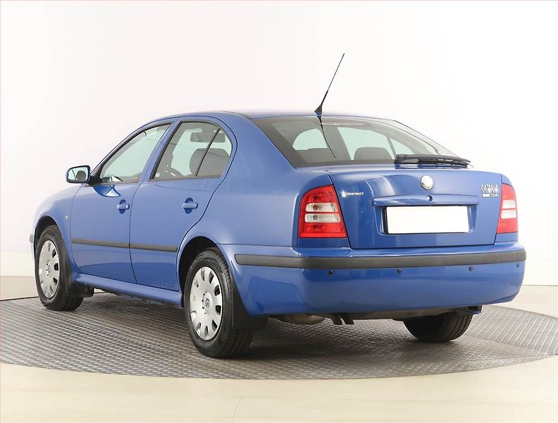 Škoda Octavia (2009) 1.9 TDI , ČR,1.maj - fotka 4 z 15