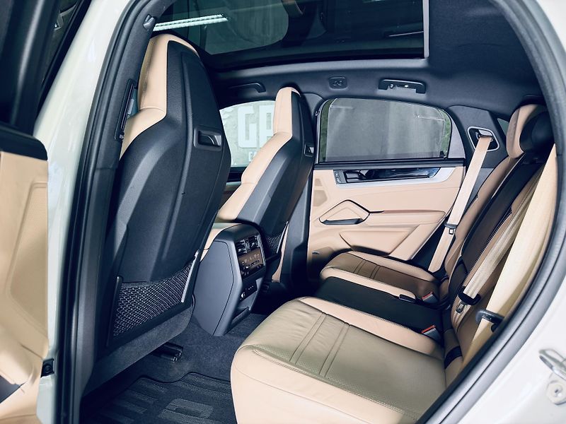 Porsche Cayenne (2023) S*V8*SPORTDESIGN*REZERVACE* - fotka 35 z 43