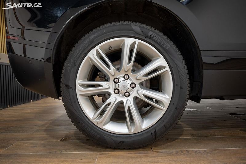 Land Rover Range Rover Velar 2.0 P250 184 kW - fotka 30 z 33