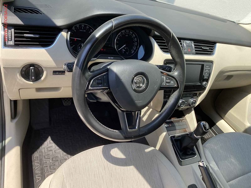 Škoda Octavia (2015) 1.6TDi, ČR, AC, výhřev sed - fotka 12 z 17