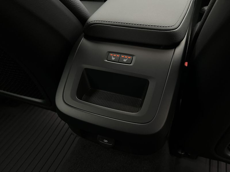 Volvo V60 B4 DARK PLUS 1. maj. - fotka 21 z 41