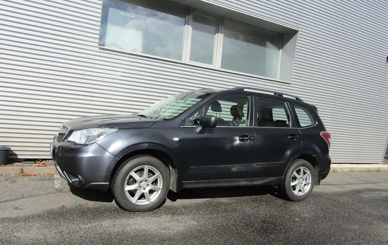 Subaru Forester (2014) 2,0D  6MT 1.maj.ČR plný servis - fotka 2 z 37