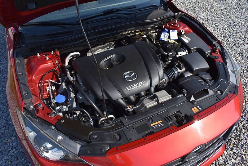 Mazda 3 2,0 16V SOUL RED,1.M,SERVIS! - fotka 15 z 15