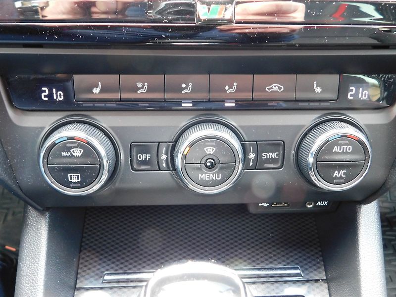 Škoda Octavia (2016) 2.0 TDi RS DSG CHALLENGE - fotka 18 z 47