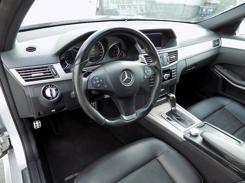 Mercedes-Benz Třídy E (2009) 220d/AMG-Line/AT/LED/bi-xenon/ - fotka 12 z 37