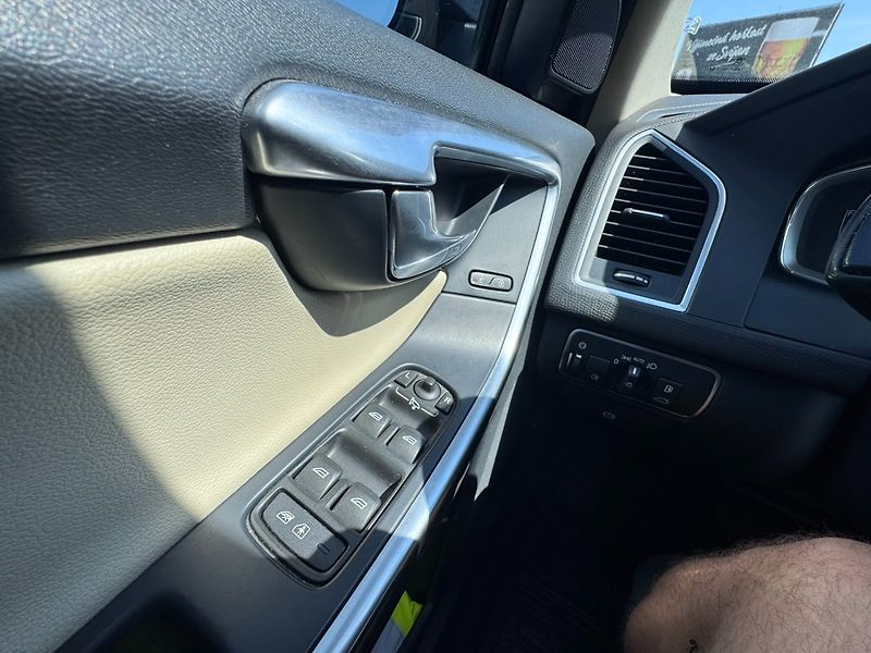 Volvo XC60 (2015) 4X4 2,4 D5 158 KW SUMMUM ČR - fotka 27 z 50
