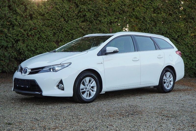 Toyota Auris 1.8 HYBRID ACTIVE+ - fotka 4 z 24