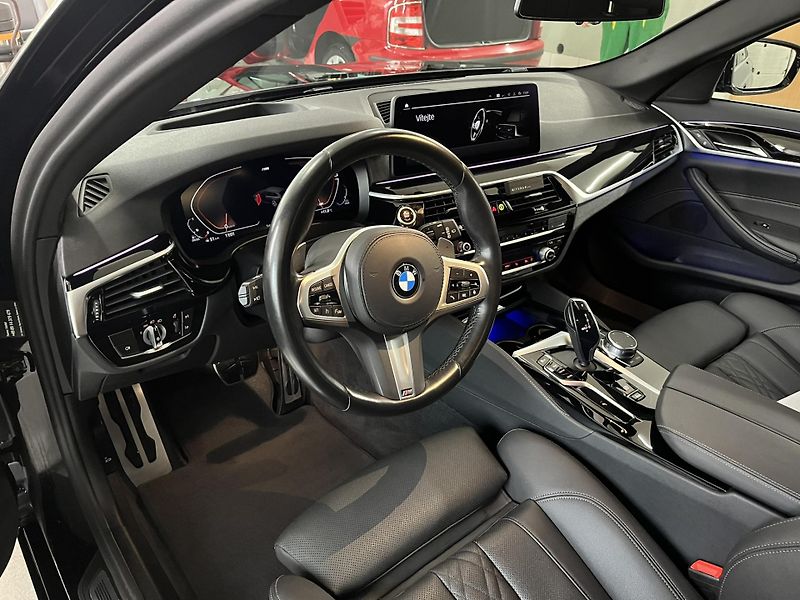 BMW Řada 5 (2022) 3.0 540 xDrive M-Packet DPH - fotka 6 z 16
