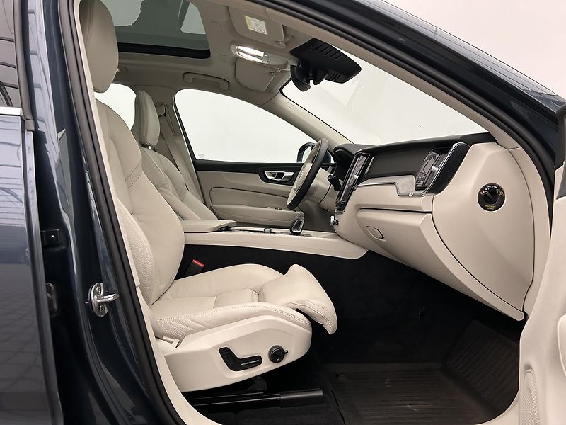 Volvo XC60 2.0 T6 4x4 Recharge PLUS Panor - fotka 16 z 28