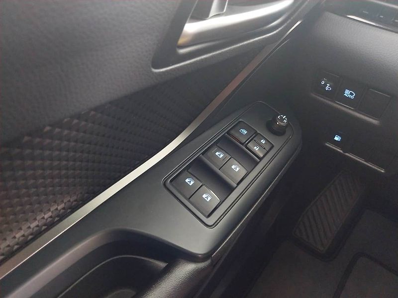 Toyota C-HR (2018) 1.8 Hybrid - fotka 20 z 24