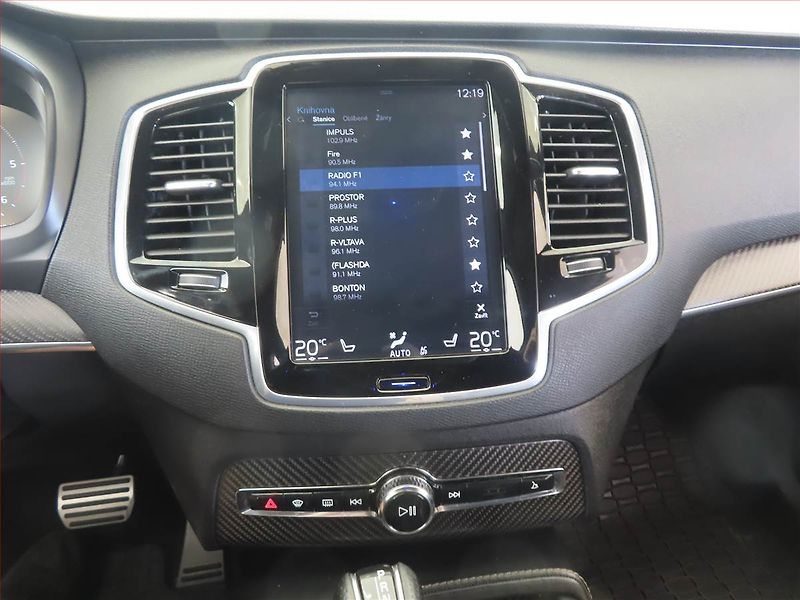 Volvo XC90 (2018) R-Design D5 AWD, R-Design, 4x4 - fotka 12 z 16