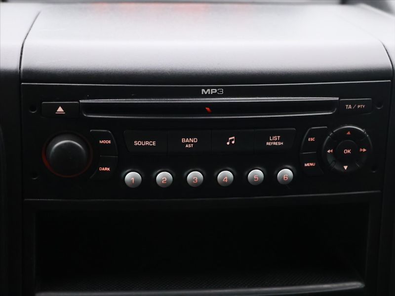 Peugeot Partner Tepee 1,6 HDI 80kW Premium Pano - fotka 17 z 28