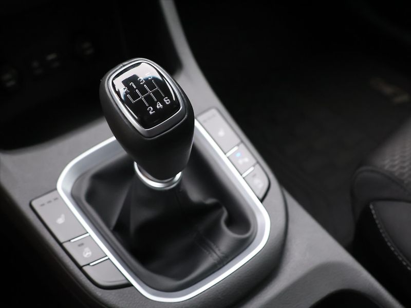 Hyundai i30 1,4 T-GDI 103 kW Style Fastbac - fotka 24 z 33