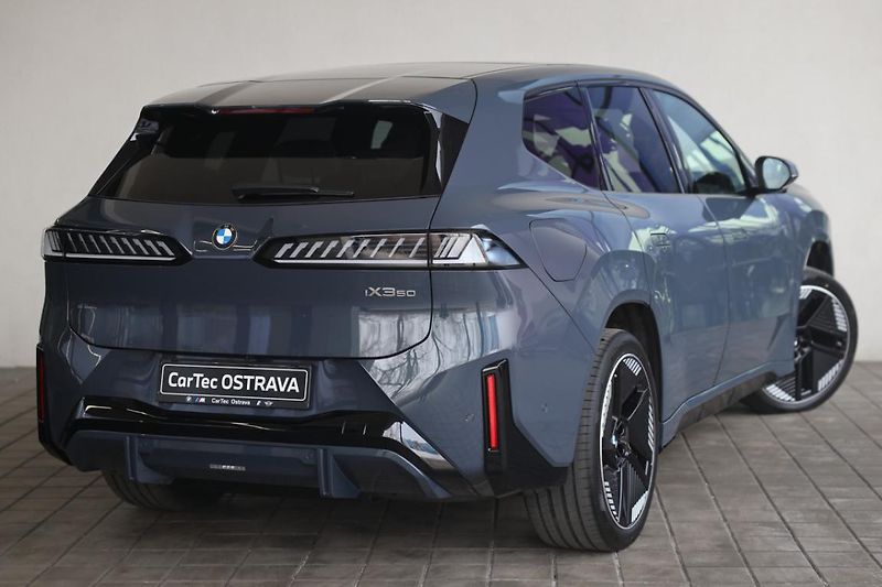 BMW iX3 50 xDrive - fotka 3 z 18