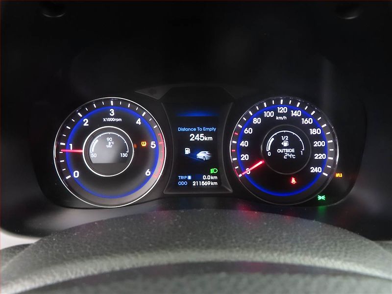 Hyundai i40 (2012) Premium 1.7 CRDi, ČR,1.maj - fotka 11 z 19