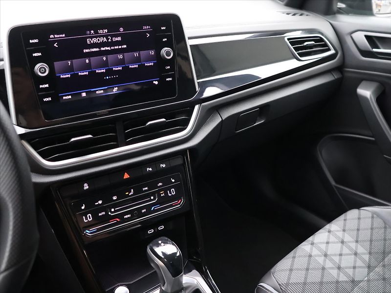 Volkswagen T-Roc 2,0 TSI 140kW R-Line 4M DPH - fotka 22 z 36