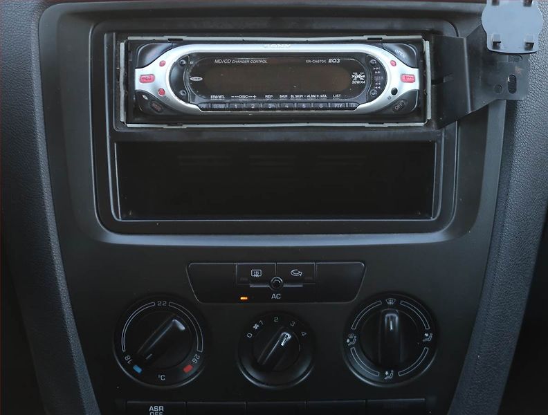 Škoda Octavia (2008) Ambiente 1.6, nová STK, Klima - fotka 12 z 15