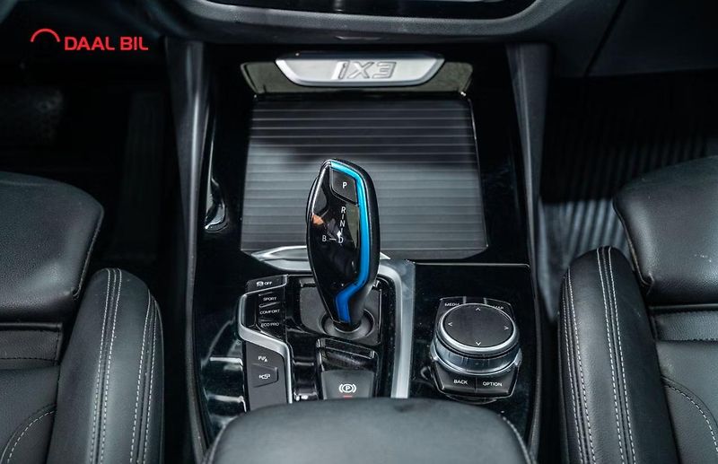 BMW iX3 SoH 96% HuD 360k Tažné Pano. - fotka 10 z 27