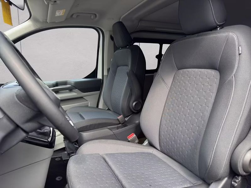 Ford Tourneo Custom Nugget Titanium 320 L1 Manual - fotka 9 z 17