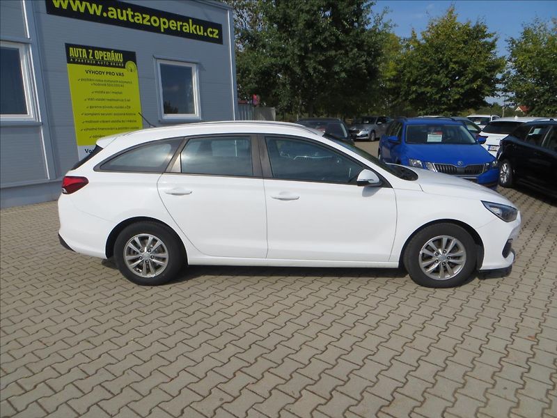 Hyundai i30 1,6 CRDi 85kW Komfort ČR DPH - fotka 9 z 23