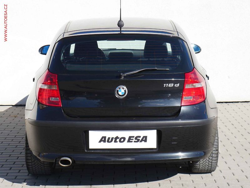 BMW Řada 1 (2008) 2.0d 118d, AC - fotka 5 z 17